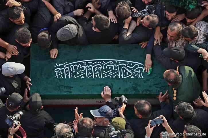 Irans oberster Führer Chamenei beerdigt