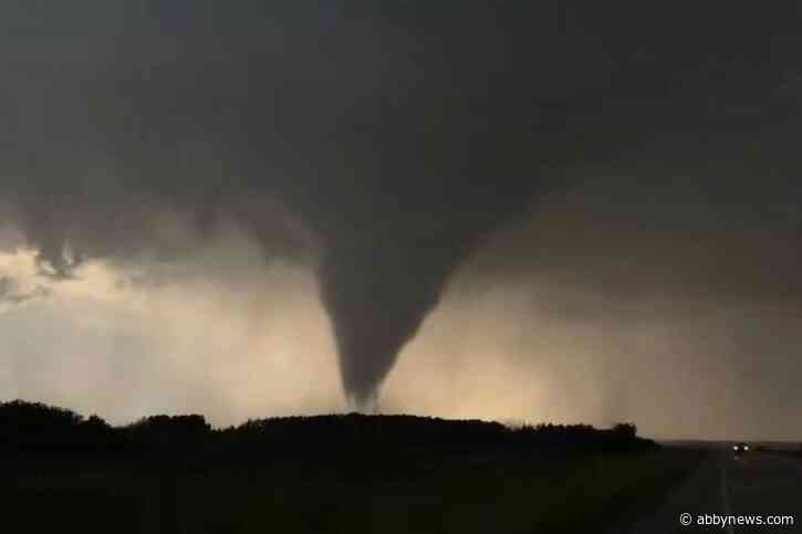 3 sent to hospital after tornado touches down near Alberta-Saskatchewan border