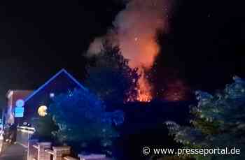 FW-OLL: Brand einer Garage in Huntlosen - Übergreifen auf Mehrfamilienhaus verhindert
