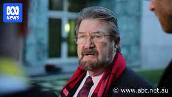 Derryn Hinch, 'human headline' and broadcaster, dies aged 82