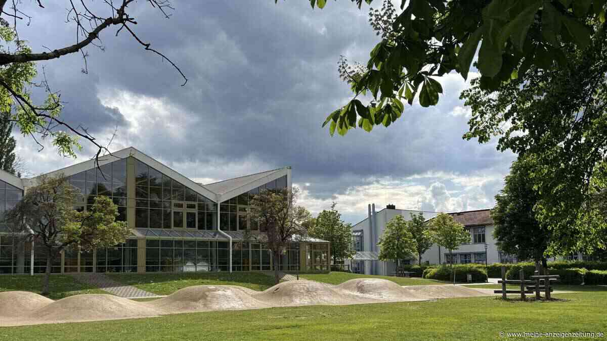 Pausenhof-Sanierung wird 263.000 Euro teurer – Gemeinderat Hallbergmoos vertagt Beschluss