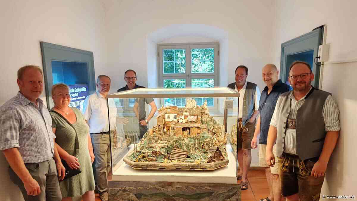 Historische Gebirgsmühle Birkenstein erstrahlt in neuer Vitrine