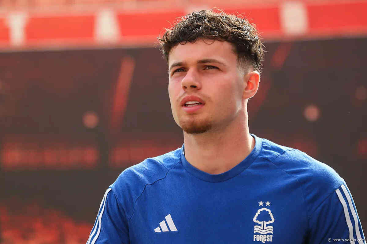 Report: Man United Linked With Move For Former Liverpool Fullback