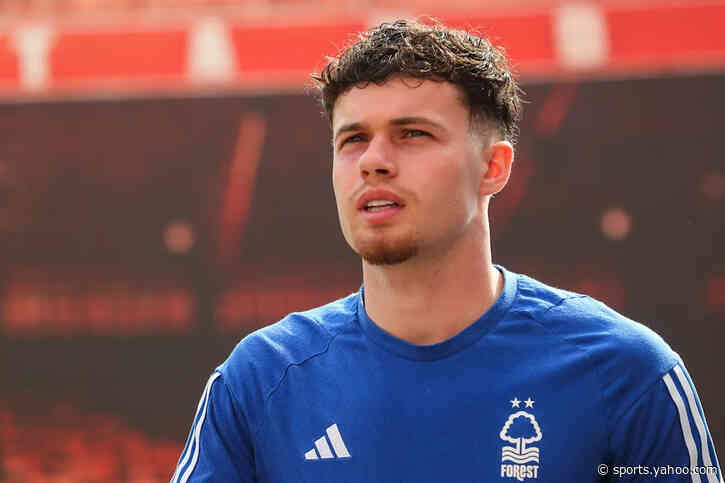 Report: Man United Linked With Move For Former Liverpool Fullback