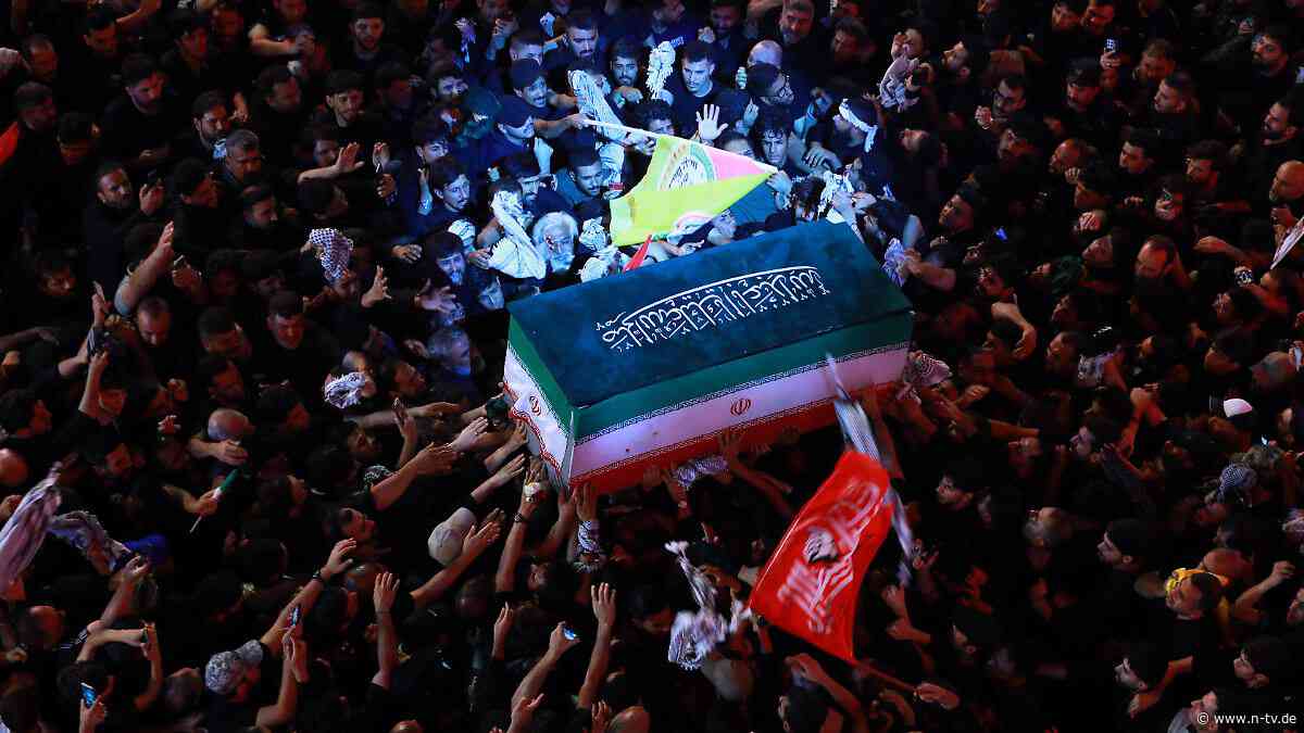 Wo steckt der Nachfolger?: Ajatollah Ali Chamenei im Iran beerdigt