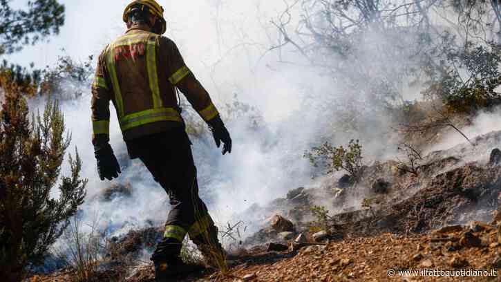 Almeno 12 morti in un incendio nei boschi dell’Andalusia: vittime intrappolate nelle auto mentre cercavano di scappare
