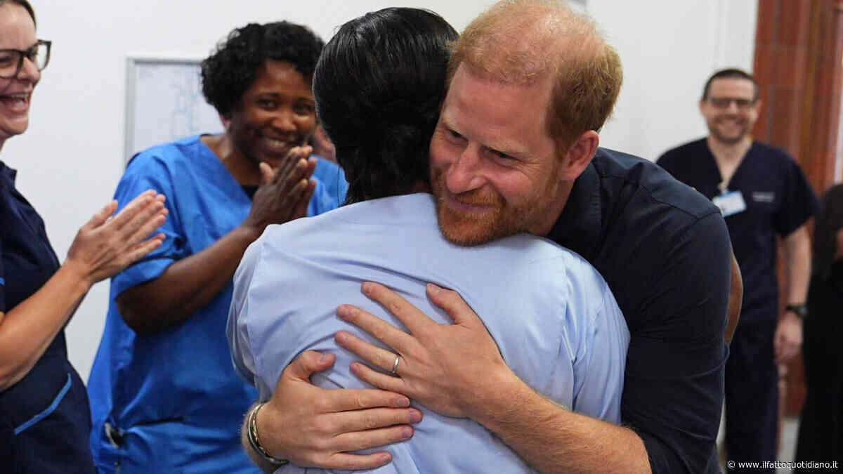“Camilla e William stanno facendo di tutto per rubare la scena a Harry, sono ovunque in questi giorni come mai prima ma lui è andato in un ospedale pediatrico e tutti gli volevano bene”: i retroscena da Londra