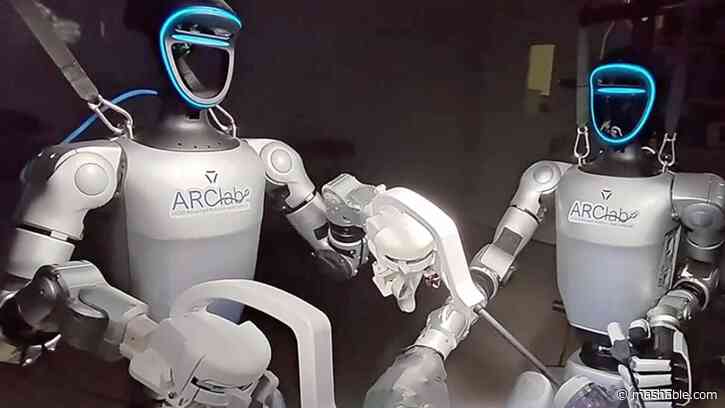 Humanoid robots just removed a gallbladder in a live surgery
