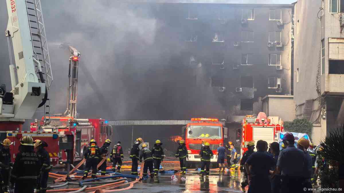 Industrieunglück in China : Mindesten 28 Tote bei Brand in Schuhfabrik