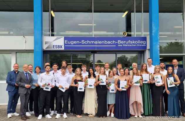 POL-MK: Zeugnisvergabe im Bildungsgang Fachoberschule Polizei - 22 Absolventinnen und Absolventen freuen sich über Fachabitur