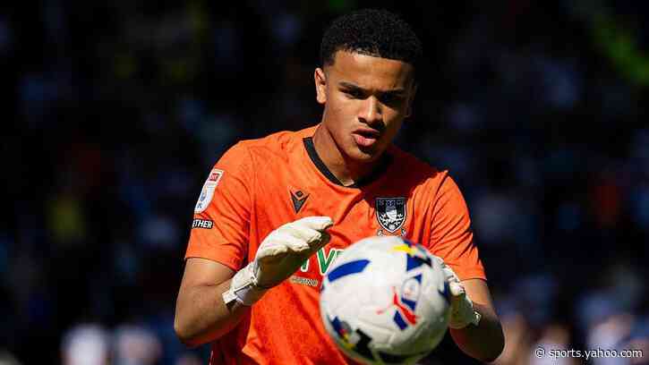 QPR sign former Wednesday keeper Charles on loan