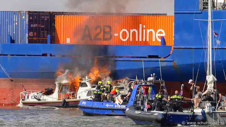 Bemanning containerschip Orion schiet brandend jacht te hulp