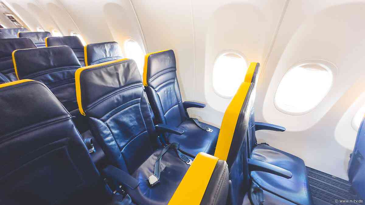 Kopf von Passagier ragt heraus : Fensterscheibe zerbricht auf Ryanair-Flug nach Memmingen