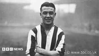 Pioneering footballer to be honoured with plaque