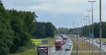 Motorrijder zwaait naar agent en geeft dan vol gas: met 213 km/u over de A50