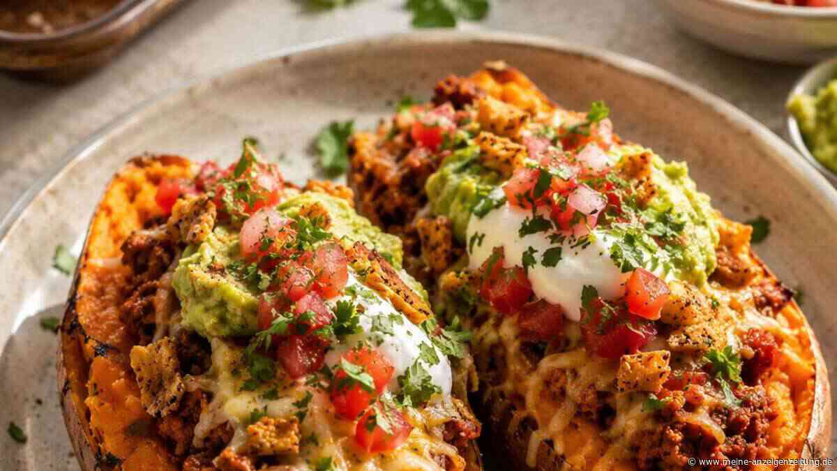 Gefüllte Süßkartoffeln mit Veggie-Hack und Käse: Dieses Ofengericht gelingt immer