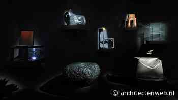 Stoelen worden onderdeel van performance in expositie Kunsthal