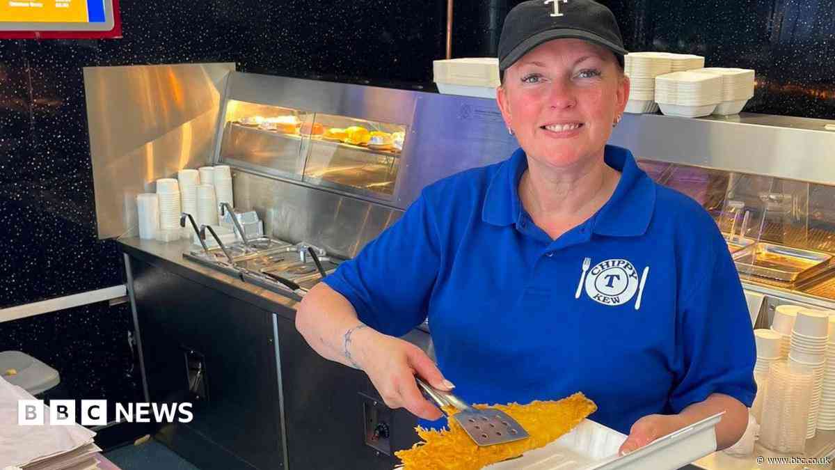 Chippy staff say working in heatwave is 'horrendous'