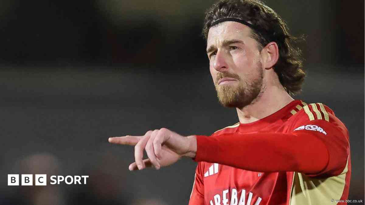 Accrington sign former Salford striker Stockton