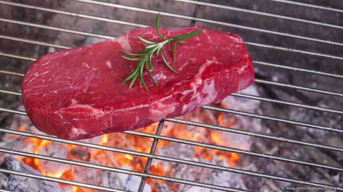 Grillrost reinigen – dieses Hausmittel wirkt besser als Essig und Backpulver
