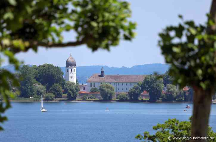 Rauch auf Chiemsee-Schiff – Fahrgäste müssen von Bord