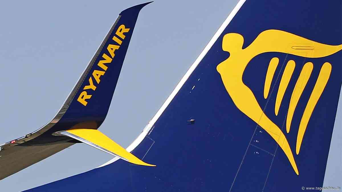 Fenster von Ryanair-Maschine bricht nach Start - Flugzeug kehrt um