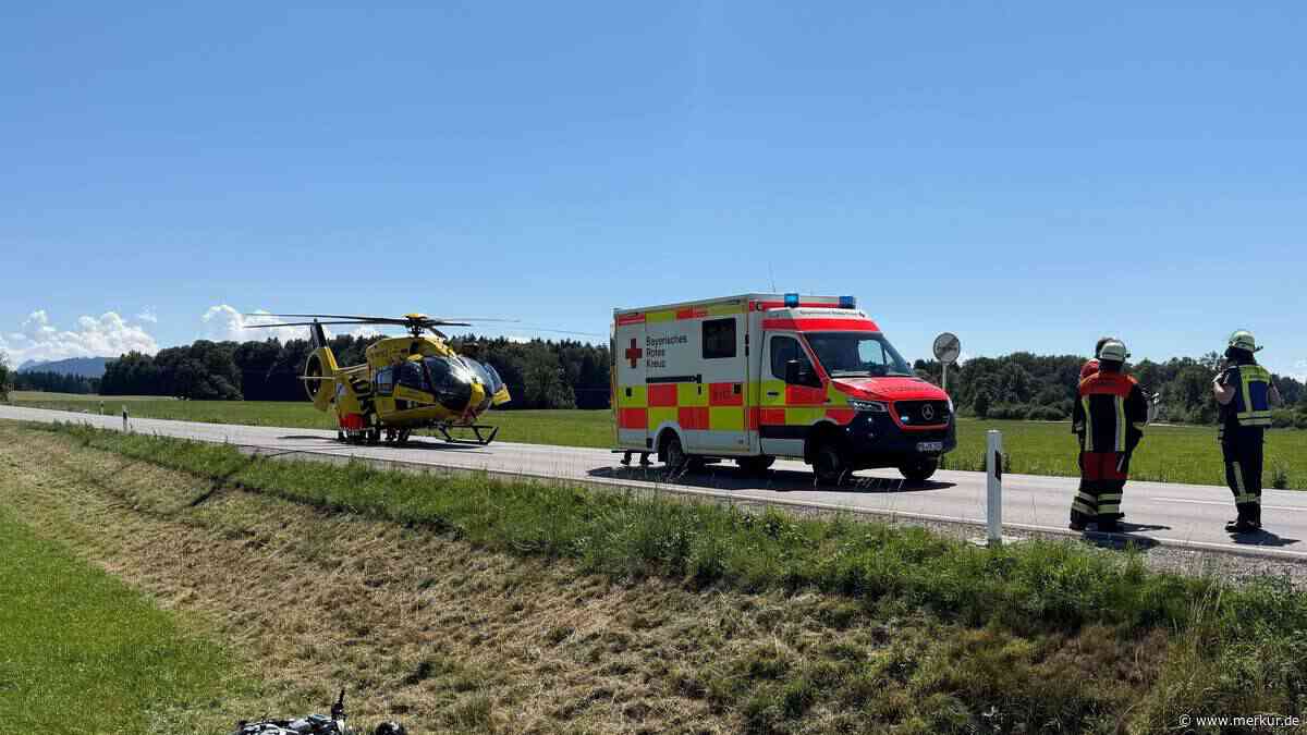 Motorradfahrer überholt Kolonne – Linksabbieger übersieht ihn