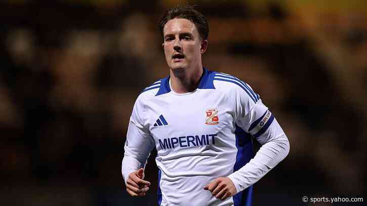 Barnet sign former Swindon defender Wright
