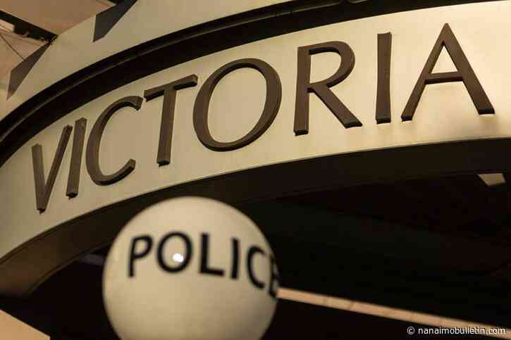 Victoria police handcuffed on returning fugitives with out-of-province warrants