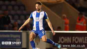 Right-back Hunt extends Colchester stay