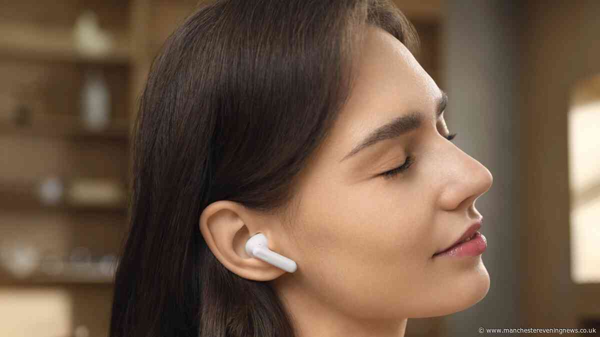 Argos shoppers race to grab £60 wireless earbuds 'better than Apple' for just £14.20