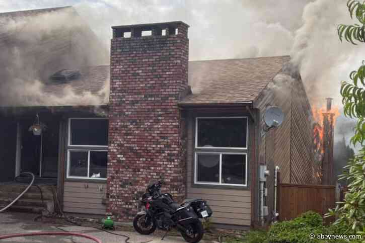 Chilliwack construction worker taken to hospital after house fire in Mission