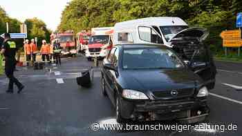 Transporter übersehen: Drei Personen bei Unfall in Wolfenbüttel verletzt