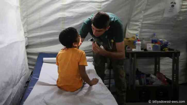 “Ya no quiero ser pediatra. La mirada de esos niños se queda con uno para siempre”: el dolor de los médicos que asisten a los heridos del terremoto en Venezuela