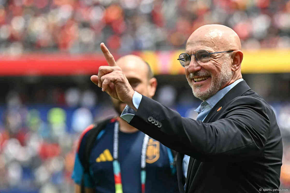 🔥 A manager for the ages! De la Fuente makes football history