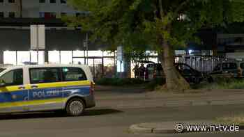 Berliner Polizei im Großeinsatz: Mann nimmt Frau in Supermarkt als Geisel