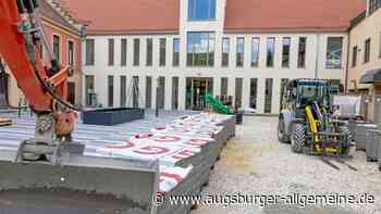 „Einfach nur gruselig“: Wie steht es um das Grün vor der neuen Stadtteilbücherei in Göggingen?