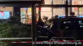 Geiselnahme in Supermarkt – Berliner Polizei mit schwer bewaffneten Spezialkräften seit Stunden im Großeinsatz