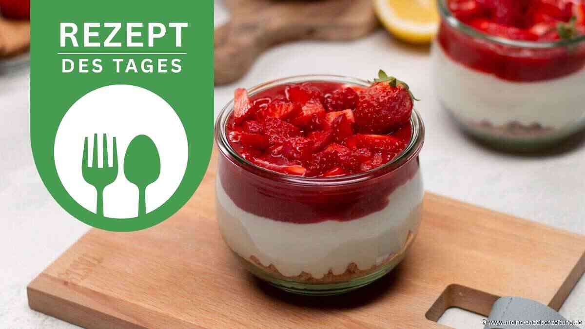 Schickes Sommerdessert für unterwegs: Erdbeer-Cheesecake im Glas