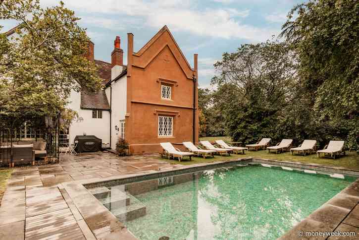 The best properties for sale with swimming pools