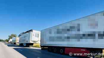 Lkw-Anhänger blockieren wochenlang Parkbuchten – Eigentümer gefunden