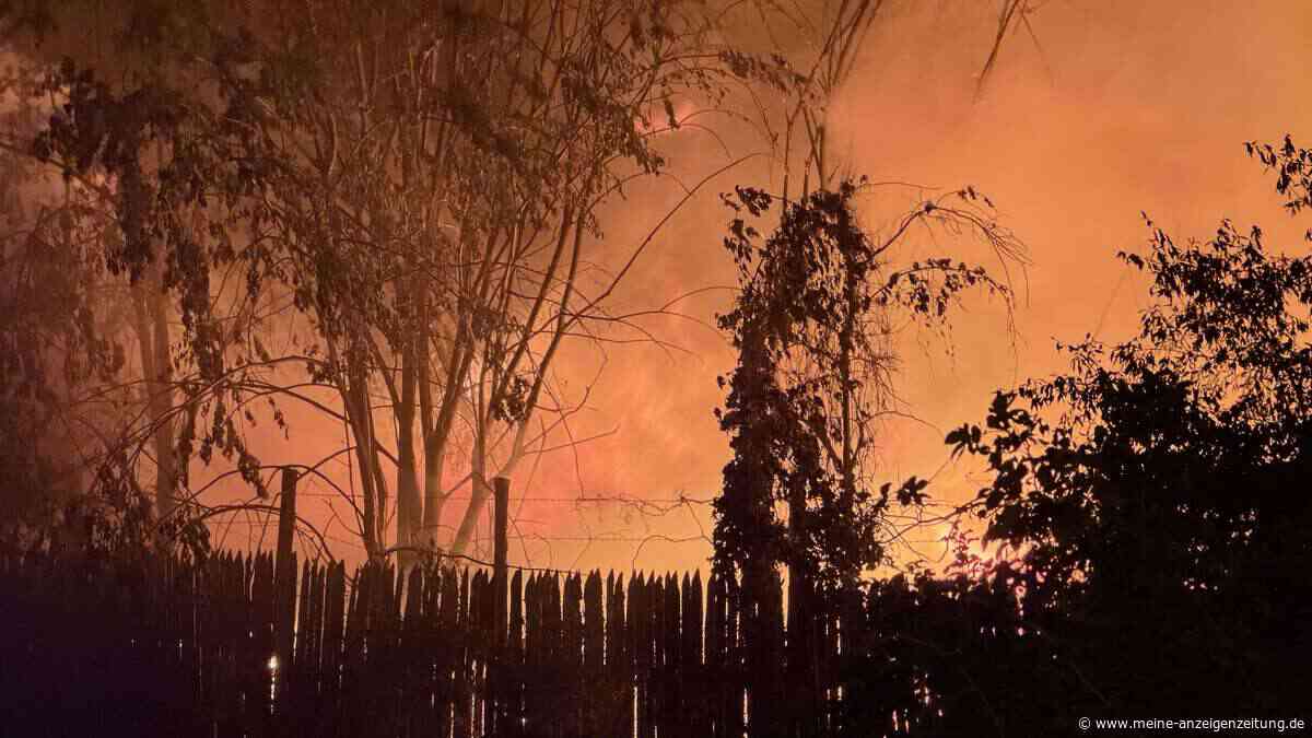 Wald und Westerndorf in Nürnberg in Flammen: Die Bilder des Großeinsatzes