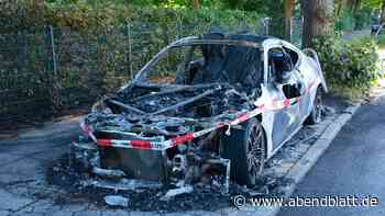 Brandstiftung? BMW geht mit lautem Knall in Billstedt in Flammen auf
