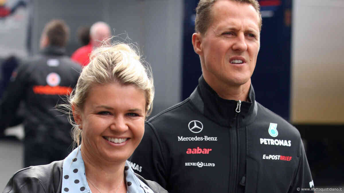 “Alle feste mio marito Michael Schumacher era il primo ad arrivare e l’ultimo ad andarsene. Ridevamo così tanto. Non era bravo a cantare, ma cantava sempre My Way perché conosceva il testo”: lo rivela Corinna