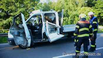 A1: Mann zündet sich Zigarette an – dann explodiert sein Transporter
