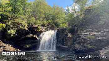 Major search to find woman in water at beauty spot