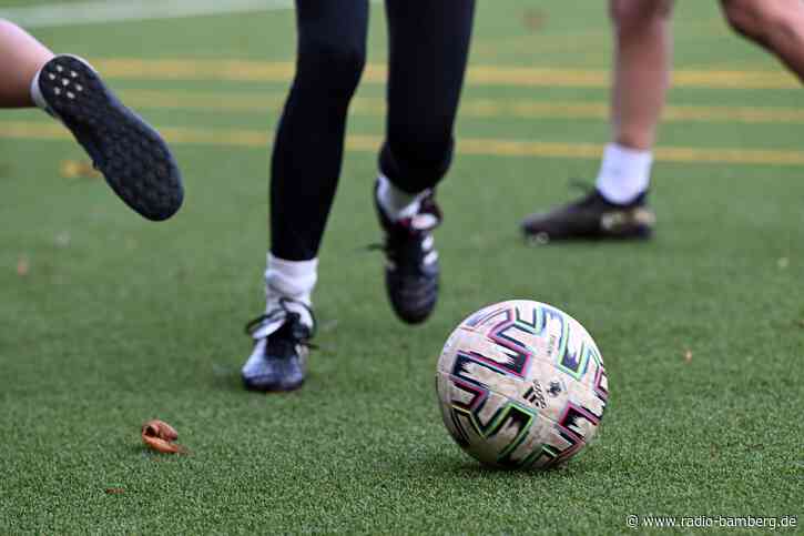 Kinderfußball ärgert Nachbarin – Polizei rückt an