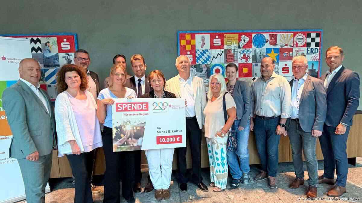 Sparkasse Erding-Dorfen spendet 10.000 Euro an sechs Kultureinrichtungen