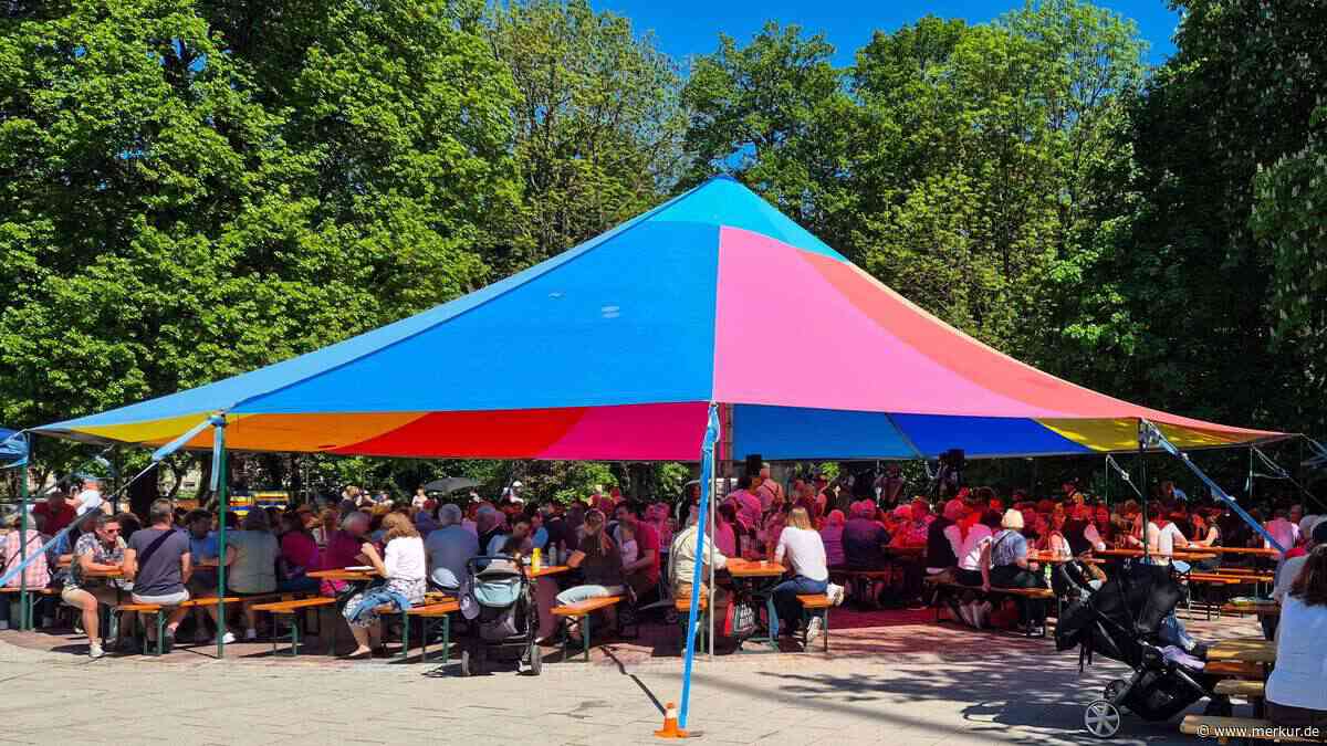 Grüner Markt soll Membrandach bekommen – altes Zelt wird undicht