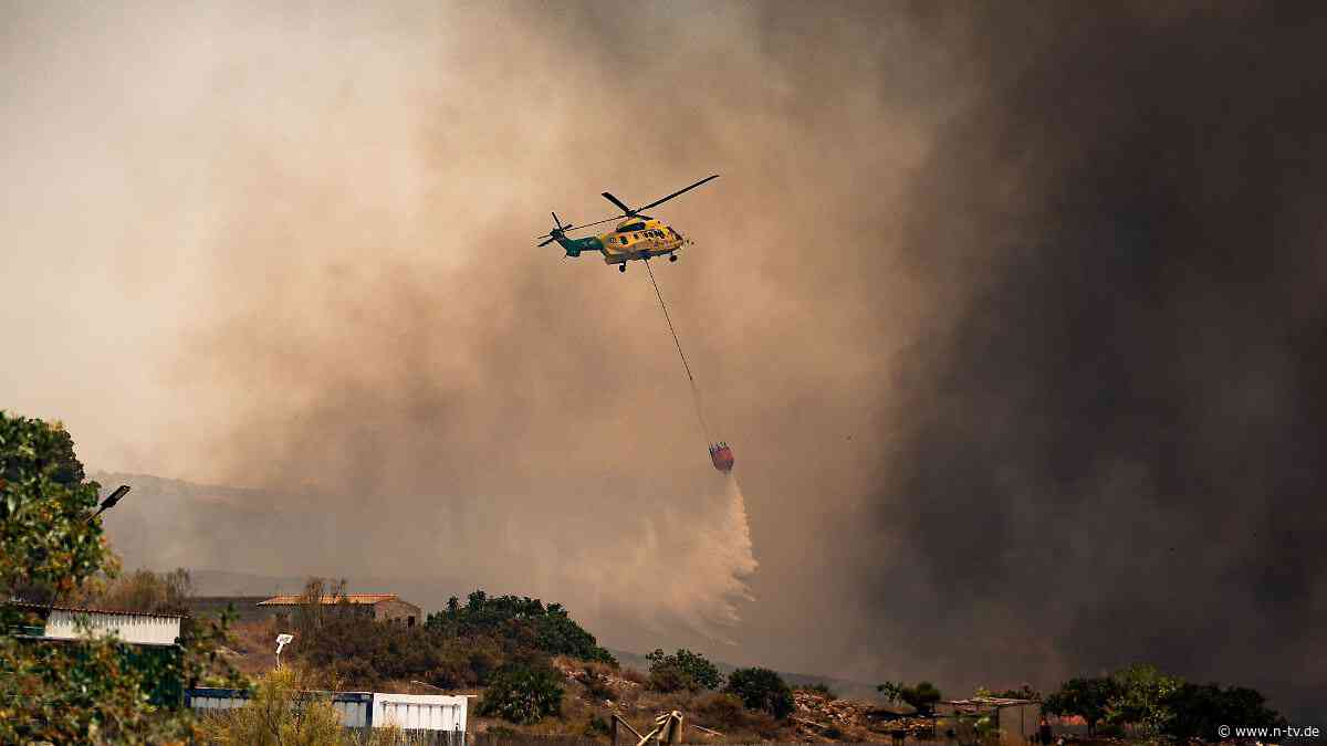 Auch Touristen evakuiert: Feuer in Südspanien wütet weiter - mindestens zwölf Tote